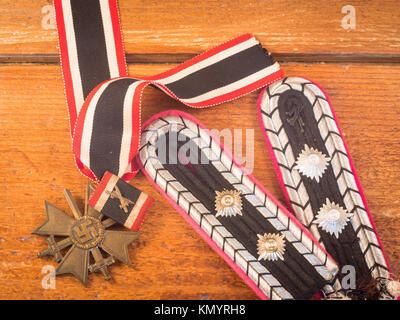Ns-Medaille Kreuz des Krieges. Material von historischem Interesse, keine Entschuldigung des Nationalsozialismus. Stockfoto