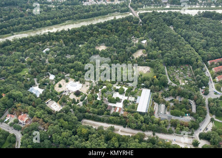 Zoo mit Elephant House, Tierpark Hellabrunn, München, Bayern, Deutschland Stockfoto