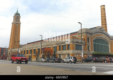 Seit 1912 die Cleveland West Side Markt in Cleveland, Ohio hat eine funktionierende Wahrzeichen, in denen lokale Anbieter ihre Ware. Stockfoto