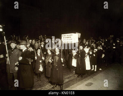 Nächtliche Wahlrecht Parade in New York, Ca. 1910-1915. Fotograf: Jessie Tarbox Beals Stockfoto