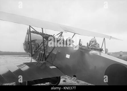 Frühe Geschichte der Luftfahrt ca. 1915 Niederlande zwei Piloten in bi-plane Stockfoto