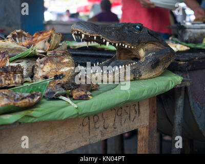 Iquitos, Peru - September 21, 2017: Typisch lokalen Basar in Peru mit vielen lokalen Produkte. Belem Stockfoto