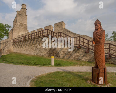 Szydlow, Polen - 21. Mai 2017: Die Krakauer Tor und Wände der Verteidigung im Szydlow Stockfoto