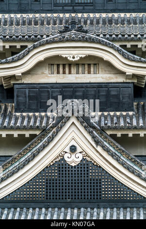 Detail der Original beibehalten (tenshu) von Schloß Matsumoto (Matsumoto-jo). Hirashiro (Flatland Schloss) als Japan National Treasure aufgeführt. Präfektur Nagano Stockfoto