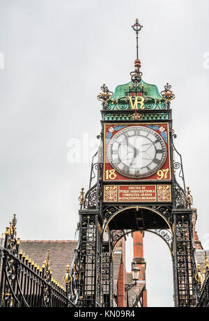 Die Eastgate Clock im historischen Stadtzentrum von Chester, Cheshire, Nordwestengland Stockfoto