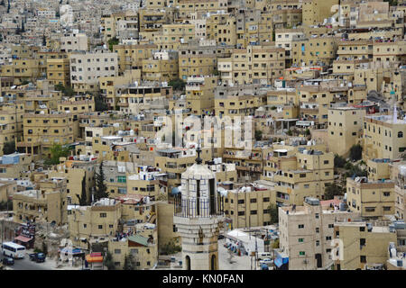 Amman, Jordanien Nachbarschaft Gehäuse von oben auf die Zitadelle von Amman. Hohe Dichte und Lego-block Gehäuse sorgen für einzigartige Foto der ältere Teil von Amman. Stockfoto