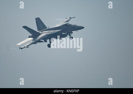 Ein U.S. Navy ea-18g Growler elektronische Kriegsführung Flugzeuge bereitet auf der Marine Corps Air Station iwakuni November 28, 2017 in iwakuni, Japan. (Foto von Donato maffin über planetpix) Stockfoto