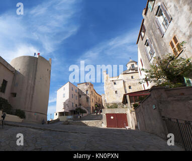 Korsika: Calvi Kathedrale, die dem heiligen Johannes dem Täufer, eine ehemalige römisch-katholische Kirche in der Mitte von der Zitadelle von Calvi gewidmet Stockfoto