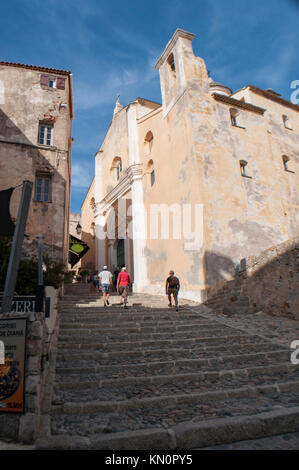 Korsika: Calvi Kathedrale, die dem heiligen Johannes dem Täufer, eine ehemalige römisch-katholische Kirche in der Mitte von der Zitadelle von Calvi gewidmet Stockfoto