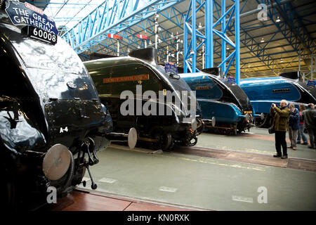 Line up eines 4 Dampflokomotiven auf der großen Versammlung gehalten an das National Railway Museum, York, UK - November 2013 Stockfoto