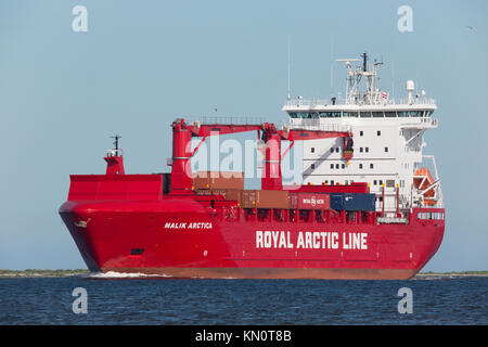 Der Royal Arctic Line Schiff Malik Arctica kommt Limfjorden aus Grönland Stockfoto