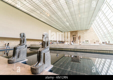 NEW YORK CITY - 17.Juli: In das Metropolitan Museum der Kunst des am 17. Juli 2014 in New York. Templa von Dendur, Ägyptischen Tempel Replikat in Metropolitan Mu Stockfoto