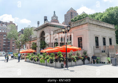 NEW YORK CITY - Jun 22: Union Square am 22. Juli 2014 in New York. Der Name des Platzes stellt die Kombination der beiden wichtigsten Durchgangsstraßen Broadway Stockfoto