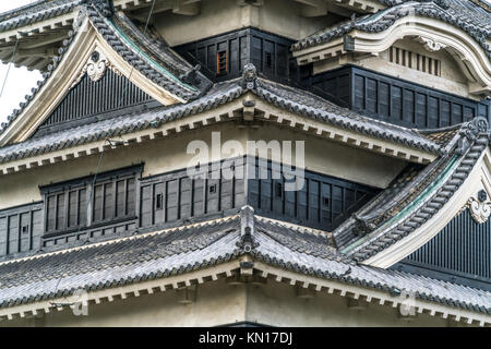 Detail der Original beibehalten (tenshu) von Schloß Matsumoto (Matsumoto-jo). Hirashiro (Flatland Schloss) als Japan National Treasure aufgeführt. Präfektur Nagano Stockfoto