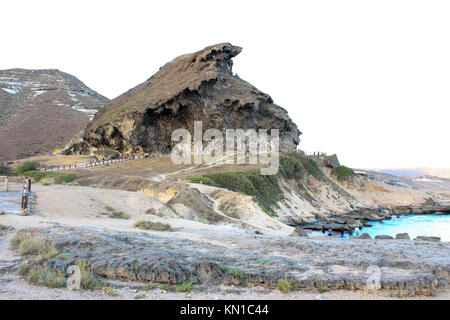 Oman Strand. Wunderschöne Meer und Landschaft. Wasser, Höhle, Sand- und Felsstrand. natürliche Meer wallpaper und Hintergründe. Stockfoto