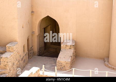 Alte Oman fort berühmt für Bau alte Architektur für den Innen- und Außenbereich eingesetzt. Hintergrundbilder und sandigen Textur bhala Fort in der Nähe von Oman Nizwa Stockfoto