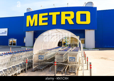 Samara, Russland - 12. Oktober 2017: Metro Cash&Carry Samara zu speichern. Die Metro Group ist ein weltweit agierendes, diversifiziertes Retail Group in Düsseldorf auf der Grundlage Stockfoto