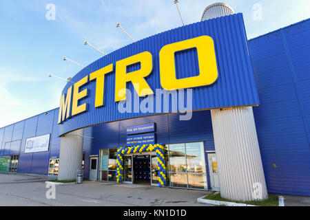 Samara, Russland - 12. Oktober 2017: Metro Cash&Carry Samara zu speichern. Die Metro Group ist ein weltweit agierendes, diversifiziertes Retail Group in Düsseldorf auf der Grundlage Stockfoto