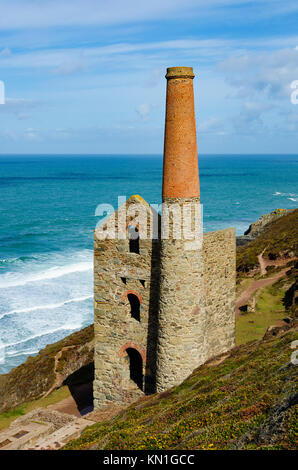 Alte Zinnmine in der Nähe von st. Agnes an der Küste von Cornwall, England, Großbritannien, Großbritannien. Stockfoto