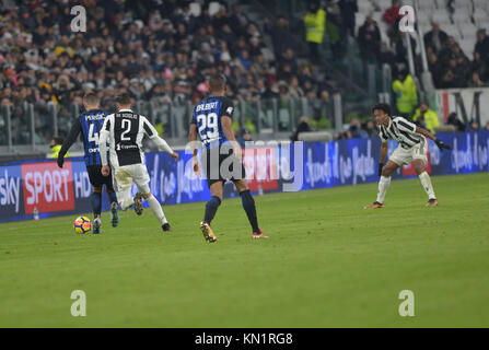Turin, Italien. 09 Dez, 2017. Berger (FC Internazionale), Mattia De Sciglio (Juventus FC), während die Serie ein Fußballspiel zwischen Juventus FC und FC Internazionale Milano bei der Allianz Stadion am 09 Dezember, 2017 in Turin, Italien. Credit: Antonio Polia/Alamy leben Nachrichten Stockfoto