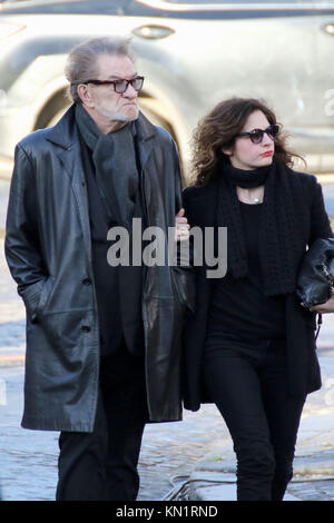 Paris, Frankreich. 9 Dez, 2017. Eddy Mitchell während Johnny Hallyday Beerdigungen an der Eglise de la Madeleine. Credit: SOPA/ZUMA Draht/Alamy leben Nachrichten Stockfoto