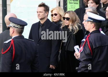 Paris, Frankreich. 9 Dez, 2017. David Hallyday, Sylvie Vartan und Laura Smet während Johnny Hallyday Beerdigungen an der Eglise de la Madeleine. Credit: SOPA/ZUMA Draht/Alamy leben Nachrichten Stockfoto