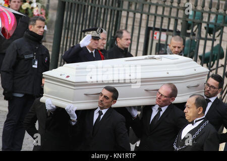 Paris, Frankreich. 9 Dez, 2017. Ein Blick auf den Sarg während Johnny Hallyday Beerdigungen an der Eglise de la Madeleine. Credit: SOPA/ZUMA Draht/Alamy leben Nachrichten Stockfoto