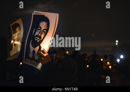 Washington, DC, USA. Dezember 2017. Bijan Ghaisar, dessen Leben am Freitag, dem 17. November, genommen wurde, als er dreimal von der US Park Police als unbewaffneter Mensch in den Kopf geschossen wurde. Seine Familie sagt, dass er eine helle, selbstbewusste und leidenschaftliche Seele war, die an Frieden und Menschlichkeit glaubte. Es ist über zwei Wochen her, seit Bijan tödlich erschossen wurde. Seine Familie hat keine Informationen oder Details über den Fall im Zusammenhang mit dem Tod ihres Sohnes erhalten, einschließlich der Namen der Polizisten, die beteiligt waren, obwohl keine Argumentation die Handlungen derjenigen rechtfertigen konnte, die an diesem unvorstellbaren A beteiligt waren Stockfoto