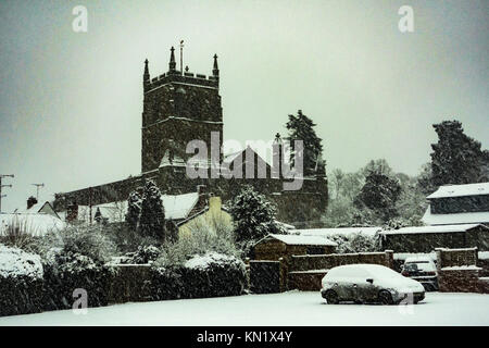 LEOMINSTER - Dezember 10: Nach 4 Stunden Schnee Leominster ist unter einer dicken Schneedecke in fast Blizzard. Ungefähr 4 Zoll hat auf dem Boden nieder. Quelle: Jim Holz/Alamy leben Nachrichten Stockfoto