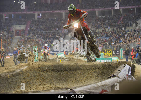 Krakau, Polen. 9 Dez, 2017. Polnische Reiter, Oskar Kaczmarczyk konkurriert Bei der GP Polen Super Enduro Weltmeisterschaft in Tauron Arena. Credit: Omar Marques/SOPA/ZUMA Draht/Alamy leben Nachrichten Stockfoto