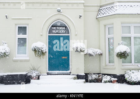 Birminghan, UK. 10 Dez, 2017. Schwere Schnee verursacht schöne Szene in Harborne Dorf, Birmingham Credit: Ket Sang Tai/Alamy leben Nachrichten Stockfoto