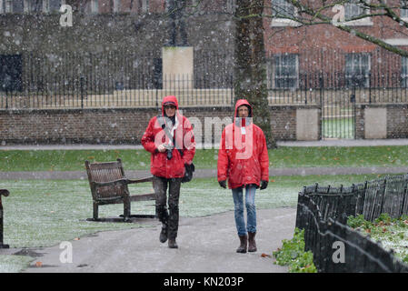 St James's Park, London, UK. 10 Dez, 2017. Schnee in St. James's Park entfernt. Quelle: Matthew Chattle/Alamy leben Nachrichten Stockfoto