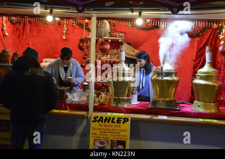 Berlin, Deutschland. 09 Dez, 2017. Weihnachtsmarkt auf dem Alexanderplatz in Berlin Credit: Markku Rainer Peltonen/Alamy leben Nachrichten Stockfoto