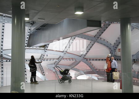 Rom, Italien. 09 Dez, 2017. Die kleinen bis mittelgroßen Buchverlage Fair' Più libri più Liberi' zum ersten Mal auf der Nuvola di Fuksas Cloud stand der technik Convention Center im EUR-Viertel von Rom Italien © Gari Wyn Williams/Alamy Live News Credit: Gari Wyn Williams/Alamy Leben Nachrichten gehalten Stockfoto