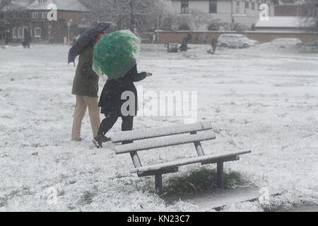 London, Großbritannien. 10. Dezember 2017. Wimbledon Common in den weißen Schnee nach dem ersten Schneefall des Jahres Quelle: Amer ghazzal/Alamy leben Nachrichten Stockfoto