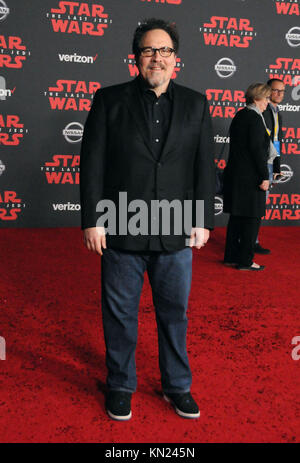 Los Angeles, USA. 09 Dez, 2017. Schauspieler und Regisseur Jon Favreau besucht die Weltpremiere von Disney Pictures und Lucasfilm's Star Wars: Der letzte Jedi' im Shrine Auditorium am 9. Dezember 2017 in Los Angeles, Kalifornien. Foto von Barry King/Alamy Live News Credit: Barry King/Alamy leben Nachrichten Stockfoto