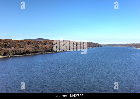 Blick aus dem mid-hudson Brücke über den Hudson River in Poughkeepsie, New York Stockfoto