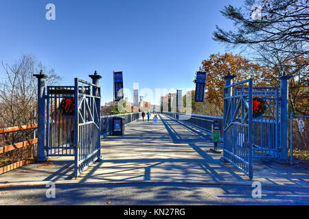 Eingang zum Laufsteg über den Hudson in Poughkeepsie, New York. Stockfoto