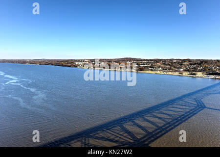 Blick aus dem mid-hudson Brücke über den Hudson River in Poughkeepsie, New York Stockfoto