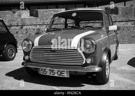 Klassische Austin Mini Cooper retro Fahrzeug geparkt Stockfoto