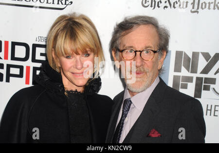 NEW YORK, NY - 04 Oktober: Kate Capshaw, Steven Spielberg der 53 New York Film Festival Premiere von "Brücke von Spionen' in der Alice Tully Hall, Lincoln Center am 4. Oktober 2015 in New York City People: Kate Capshaw, Steven Spielberg besucht Stockfoto