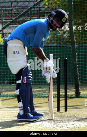 Dharamshala, Indien. 09 Dez, 2017. Shikhar Dhawan, während der BATTING Practice Session in Dharamshala am Samstag. Indien ihre erste ODI Spiel gegen Sri Lanka am Sonntag spielen in Dharamshala. Credit: shailesh Bhatnagar/Pacific Press/Alamy leben Nachrichten Stockfoto