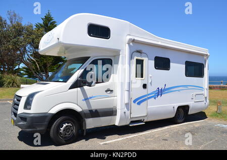 Reisemobil Wohnmobil in der Nähe von Ocean Central Coast Australien geparkt Stockfoto