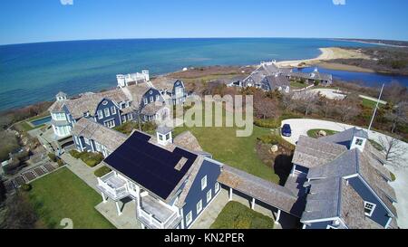 Luftaufnahme von Sunpower Photovoltaik Solar Panels auf einem Residence Januar 26, 2015 Dennis, Massachusetts. (Foto von Todd druskat über planetpix) Stockfoto