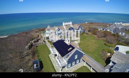 Luftaufnahme von Sunpower Photovoltaik Solar Panels auf einem Residence Januar 26, 2015 Dennis, Massachusetts. (Foto von Todd druskat über planetpix) Stockfoto