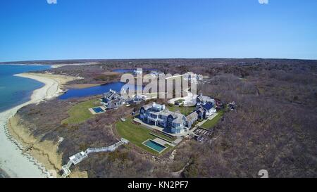 Luftaufnahme von Sunpower Photovoltaik Solar Panels auf einem Residence Januar 26, 2015 Dennis, Massachusetts. (Foto von Todd druskat über planetpix) Stockfoto