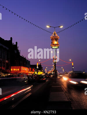 Great Yarmouth Strandpromenade, leichte Streifen vom Verkehr entlang der Marine Parade Beleuchtung, Great Yarmouth, Norfolk, England, Großbritannien Stockfoto