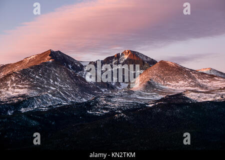 Sonnenaufgang auf dem Longs Peak, Rocky Mountain National Park. Estes Park, Colorado. Stockfoto