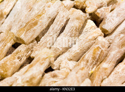 Östliche Spezialitäten in einem breiten Spektrum, Baklava, Turkish Delight mit Mandel-, Cashew und Pistazien auf Platten Stockfoto