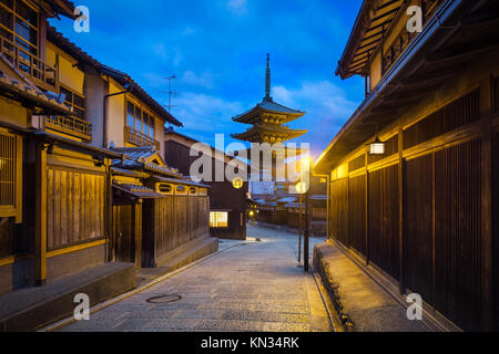 Foto der Die Yasaka Pagode im Sunrise Stockfoto